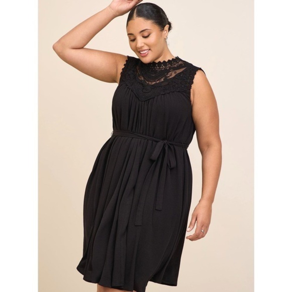 New Torrid 6 (6X 30) Black Gauze Crinkle Crochet High Neck Party Cocktail Dress